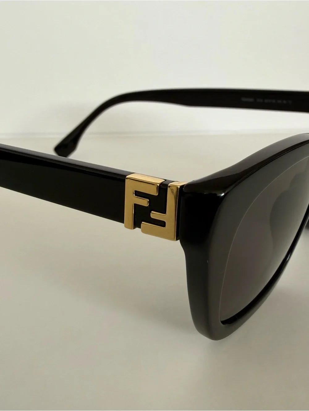 NEW!!! Fendi women sunglasses FE40205I 01A Authentic